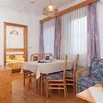 Aparthotel Wellness Parth 4*
