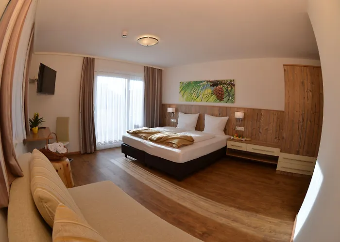 Lägenhetshotell Wellness Parth 4*