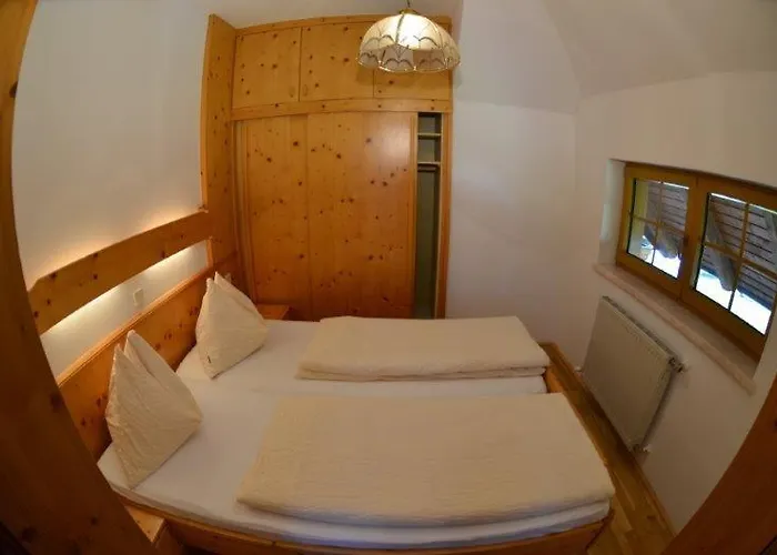 Lägenhetshotell Wellness Parth 4*